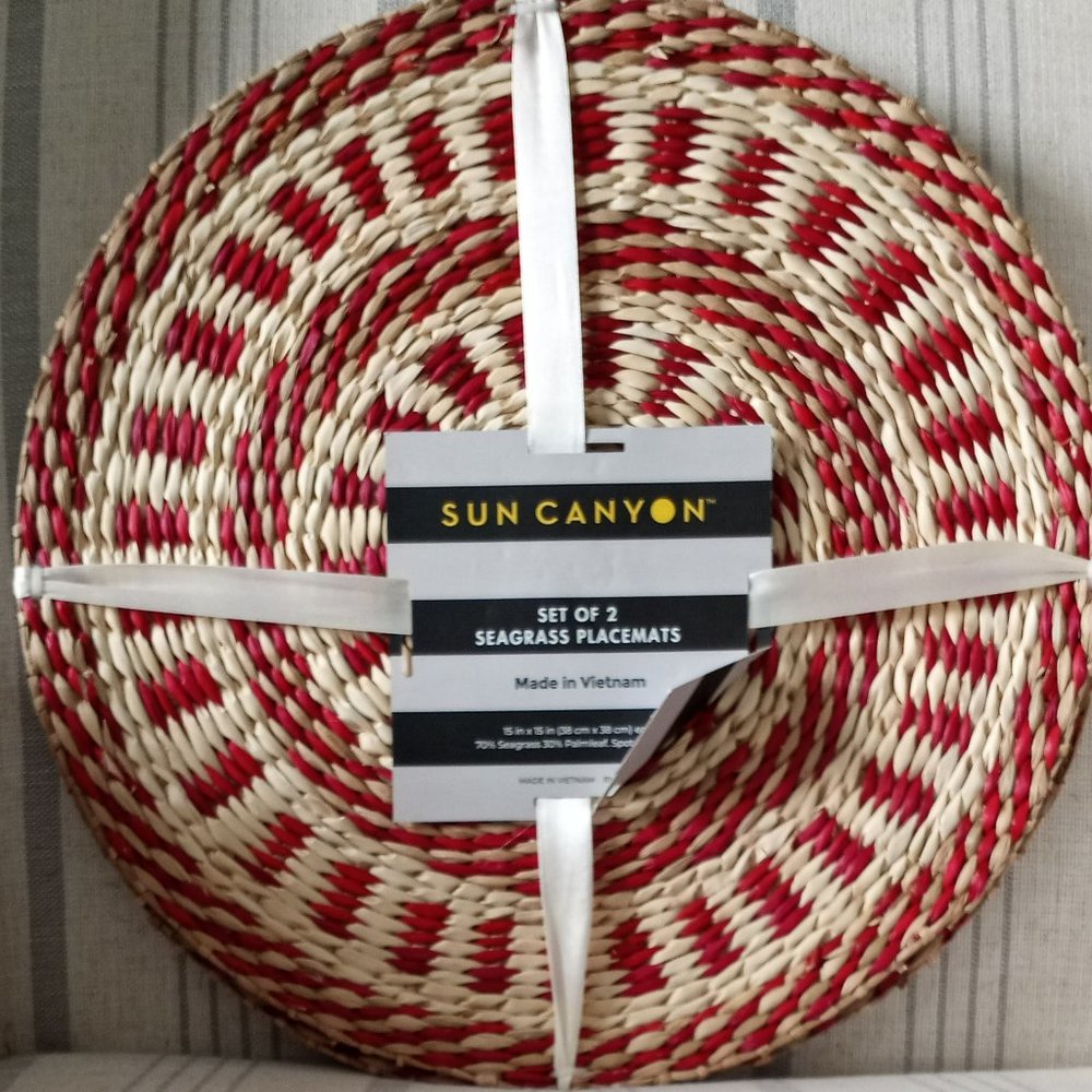 'SUN CANYON' Pair of Seagrass & Palm placemats NWT  15" X 15" Natural & Red